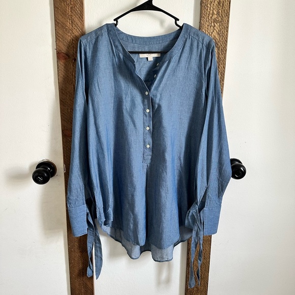 Loft women’s chambray tie cuff Henley tunic excellent condition 
Women’s small - Picture 1 of 9